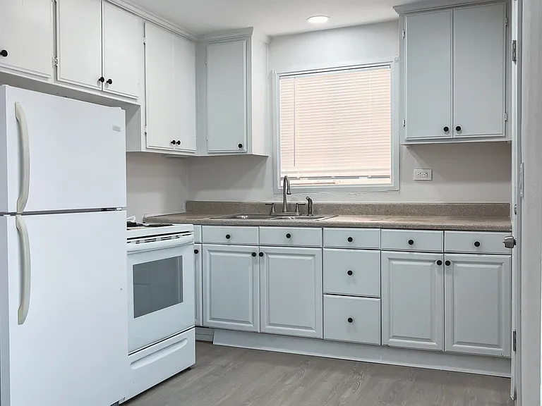 440 Main St #B — Photo 4