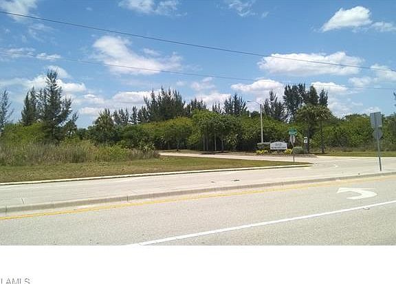 3rd image of 2318 Trafalgar Pkwy