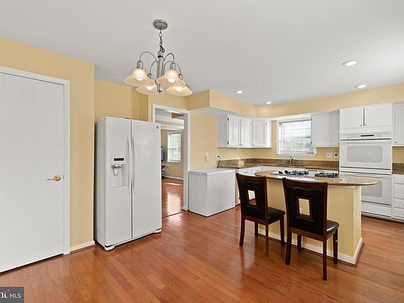 2nd image of 15048 Catalpa Ct