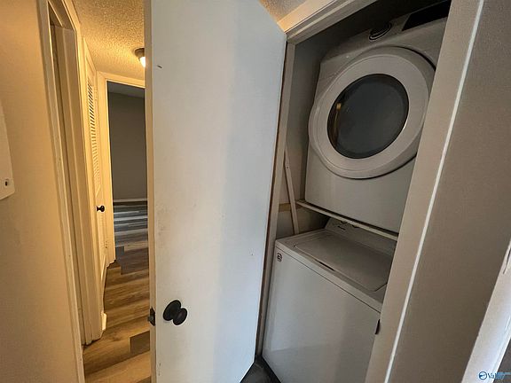 4th image of 3925 Highridge Dr SW APT B
