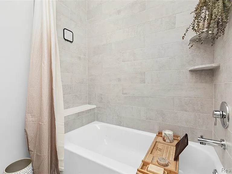 262 Mack Ave #1 — Photo 38
