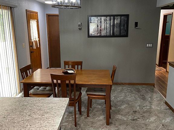 5th image of 300 Hillview Cir
