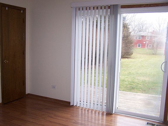 4th image of 527 Lincoln Ave #527