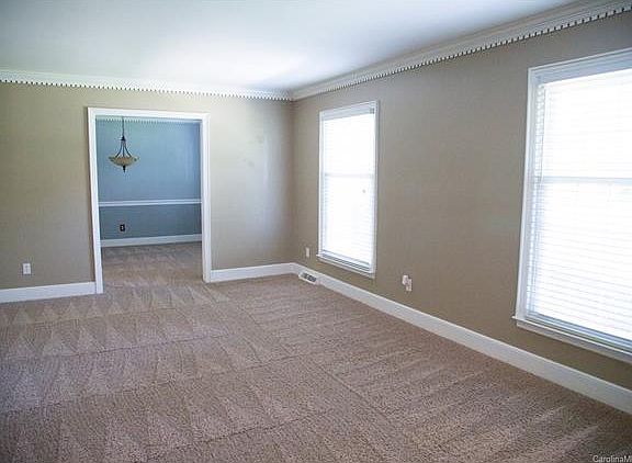 5th image of 4137 Pepperidge Dr