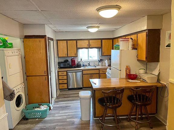 2nd image of 1907 E 120th St APT 3