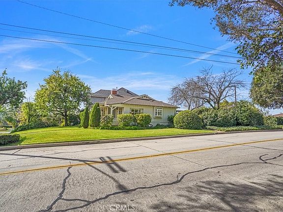 2nd image of 1083 E Fairmount Rd