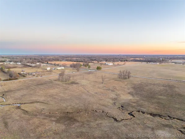 4 E 650th Rd, Chouteau, OK 74337
