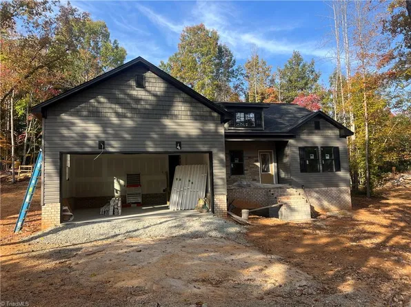 4864 Creeks Crossing Rd, Asheboro, NC 27205