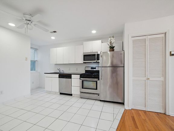 3rd image of 912 Snyder Ave #3