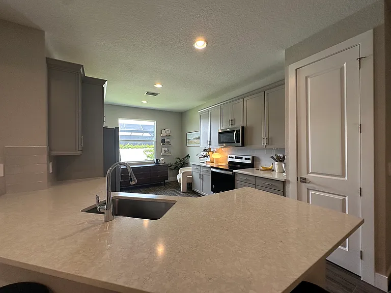 1228 NW 36th Pl — Photo 1