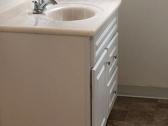 4th image of 11815 Goshen Ave #1