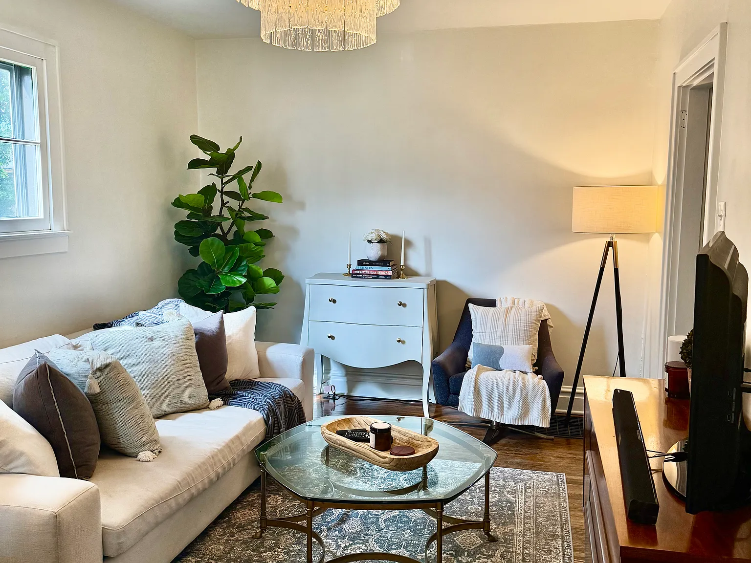 2 bed, 1004 sqft, $2,350 — Photo 1