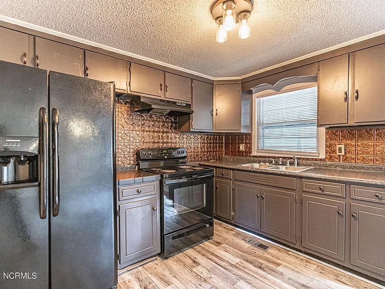 885 S Stephens St — Photo 13