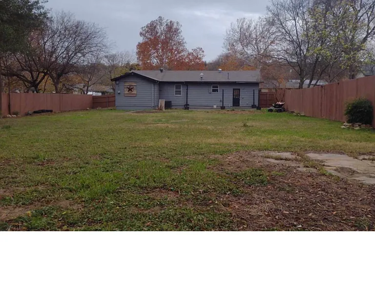 2104 Brantley Ave — Photo 2