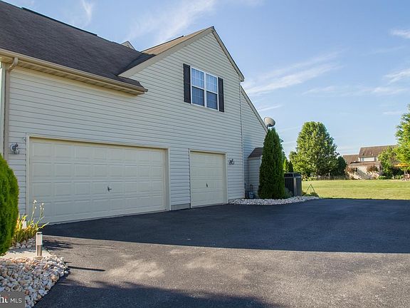 4th image of 16 Chancellorsville Cir