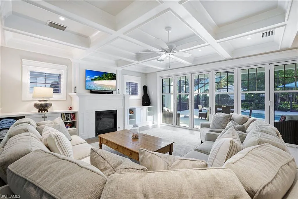 3 bed, 3.0 bath, 2776 sqft, $30,000 — Photo 3