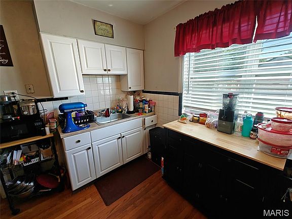 3rd image of 1290 S New Florissant Rd