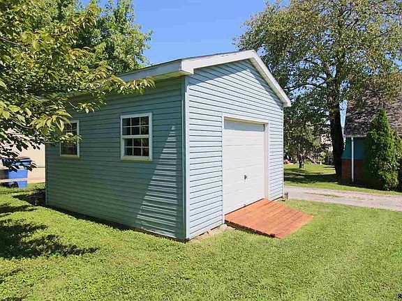 5th image of 20 Colonial Ct