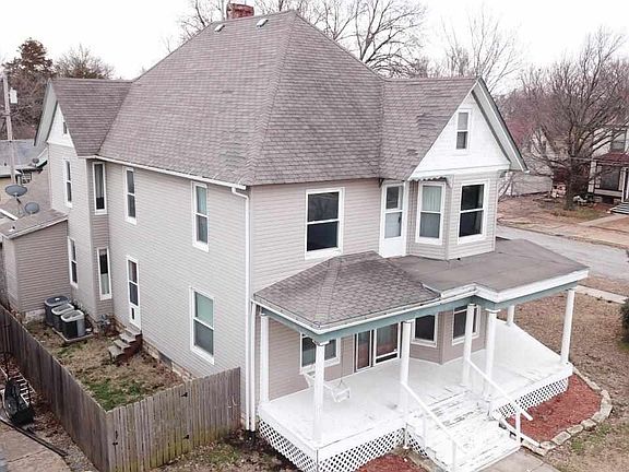 3rd image of 222 W Lincoln Ave