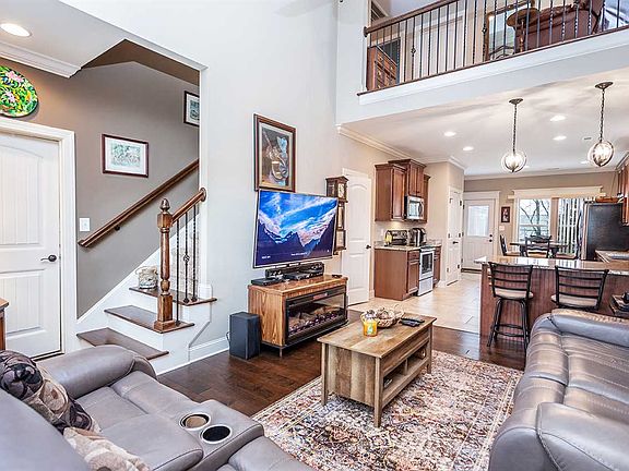 5th image of 242 Bellingham Dr Ne