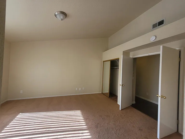 3438 Parker St — Photo 4