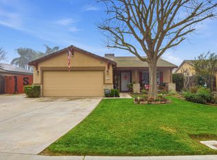 1735 E Country Ct, Visalia, CA 93292