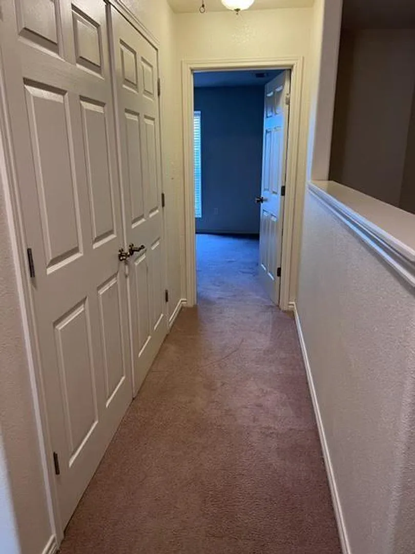 3 Bed, 1.5 Bath Townhouse — Photo 1