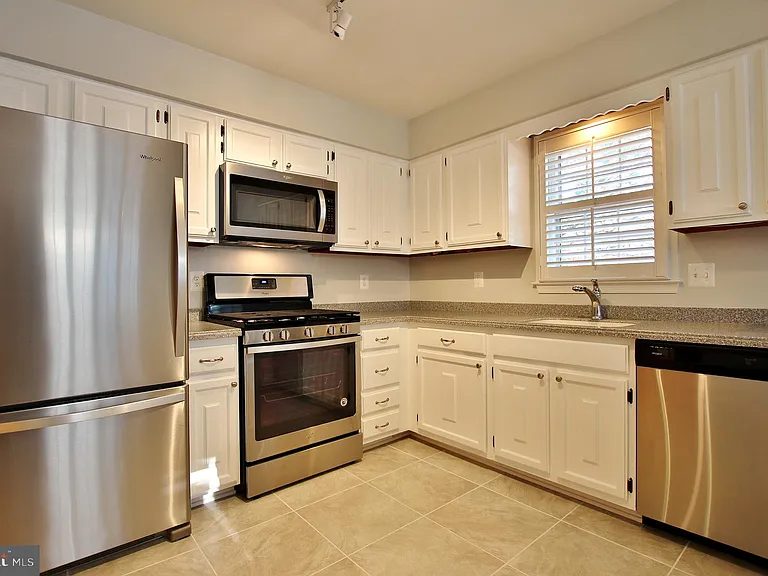 7321 Mallory Ln — Photo 11