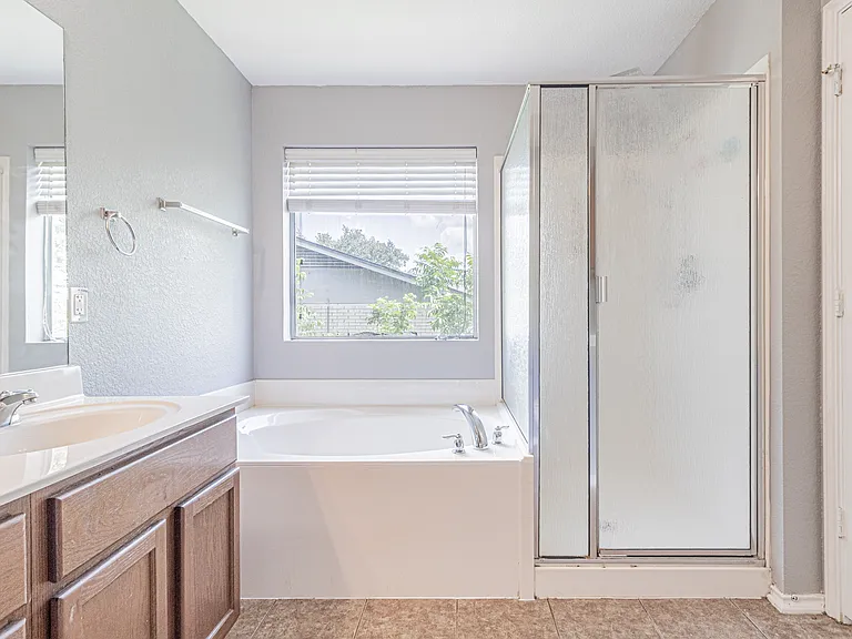 326 Diana Dr — Photo 21