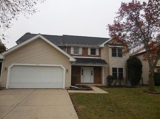 921 Pear Tree Ln, Wheeling, IL 60090