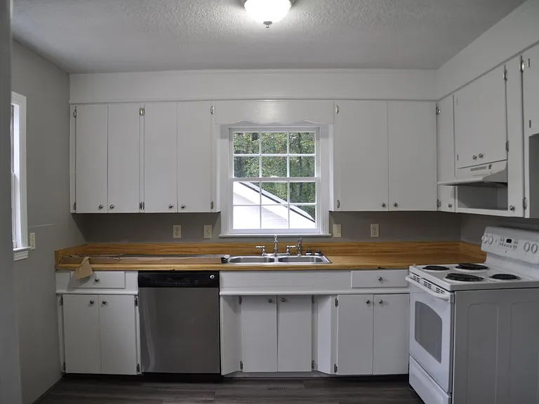 540 Owens Dr — Photo 5