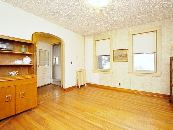 3rd image of 54 Saint Stephens Pl #942/66