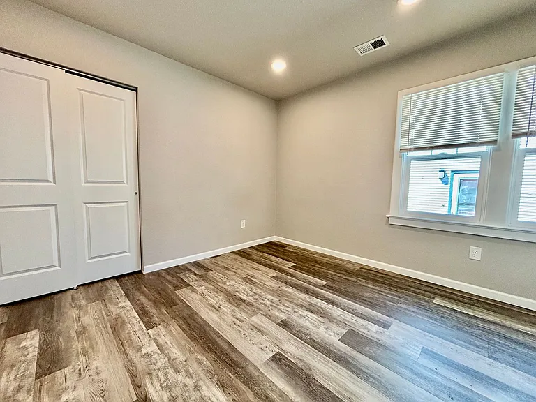 700 W Myrtle St #A — Photo 9