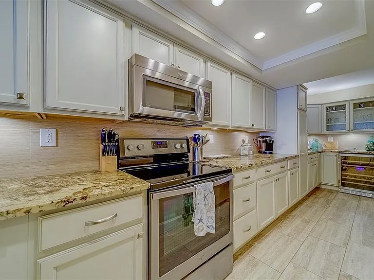 17980 Gulf Blvd #402 — Photo 9