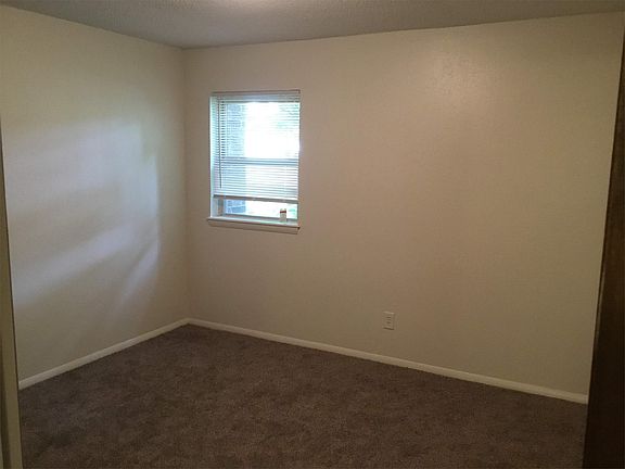 3rd image of 3903 N Rockwell Ave APT 105
