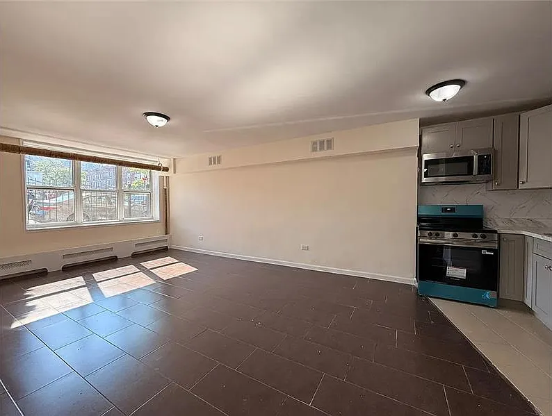 1 bed, $2,300 — Photo 2