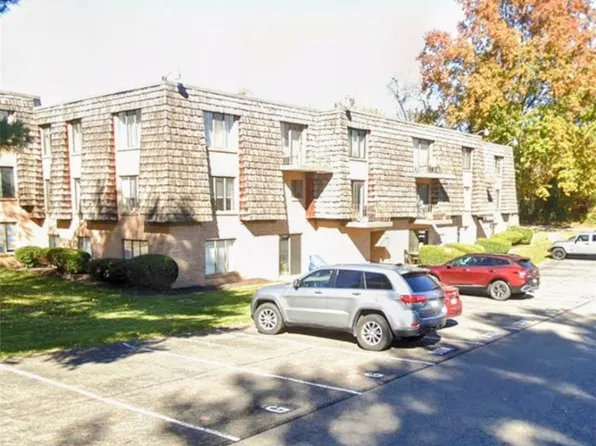 1621 Forest Green Dr, Coraopolis, PA 15108