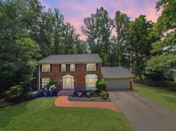 8445 Rushing Creek Ct, Springfield, VA 22153