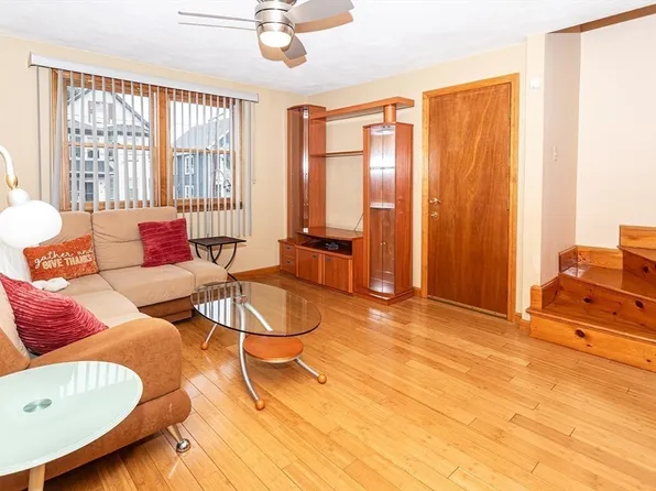 215 Wilson St Unit 215, Haverhill, MA 01832