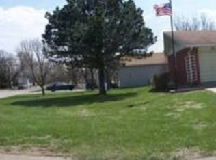 402 W 8th St, Alma, KS 66401