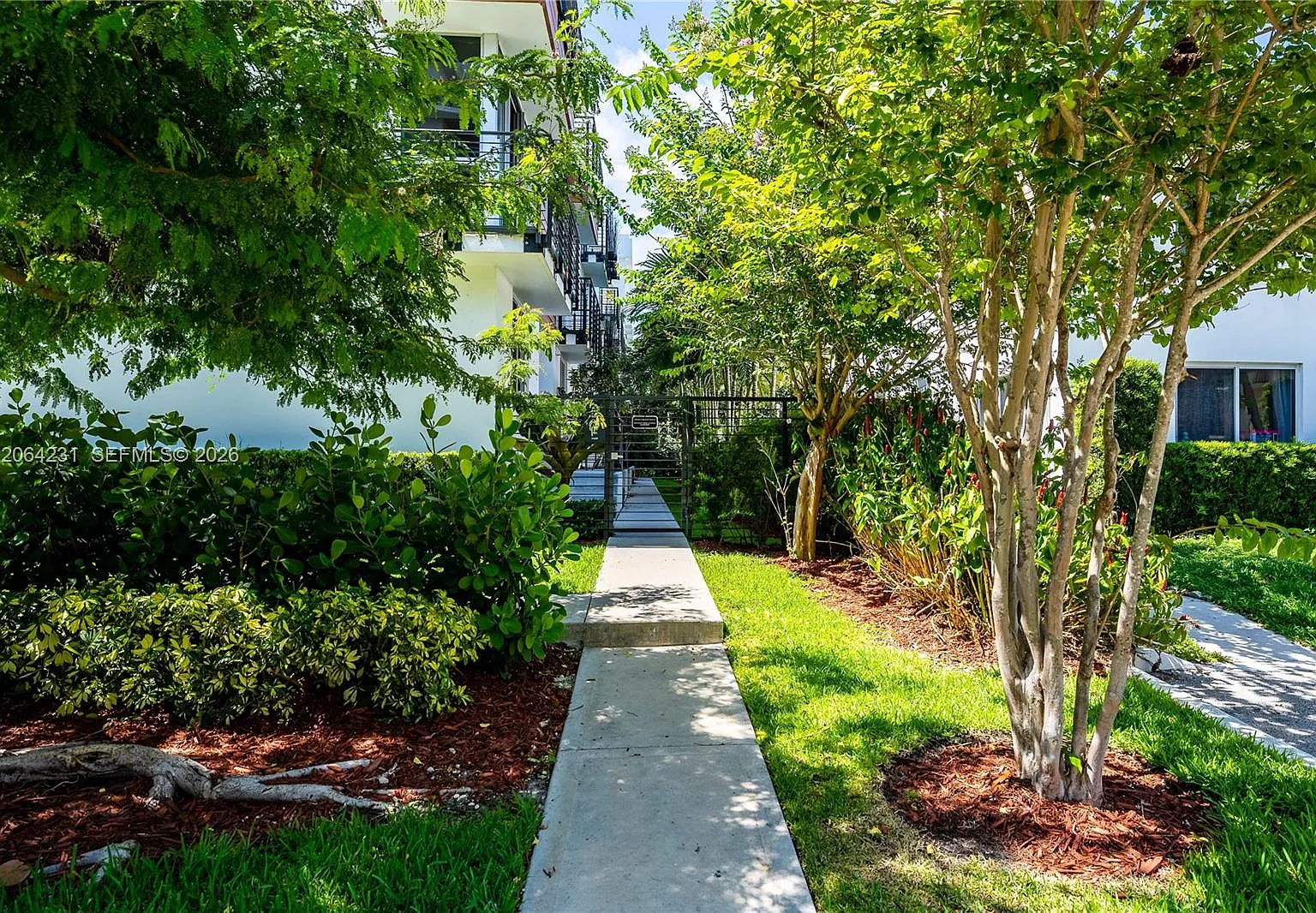 101 Bay Harbor Townhouse — Photo 2