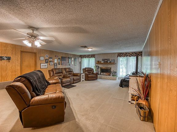 4th image of 402 Maverick Dr