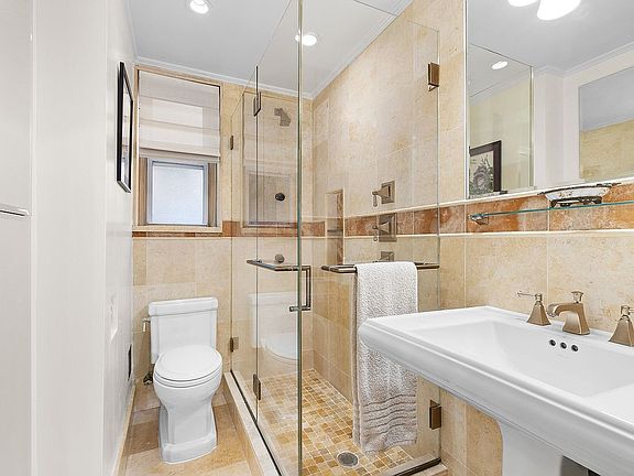 5th image of 225 E 79th St APT 8D
