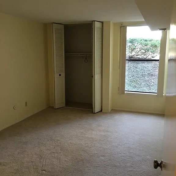 46 Shrewsbury Green Dr #B — Photo 2