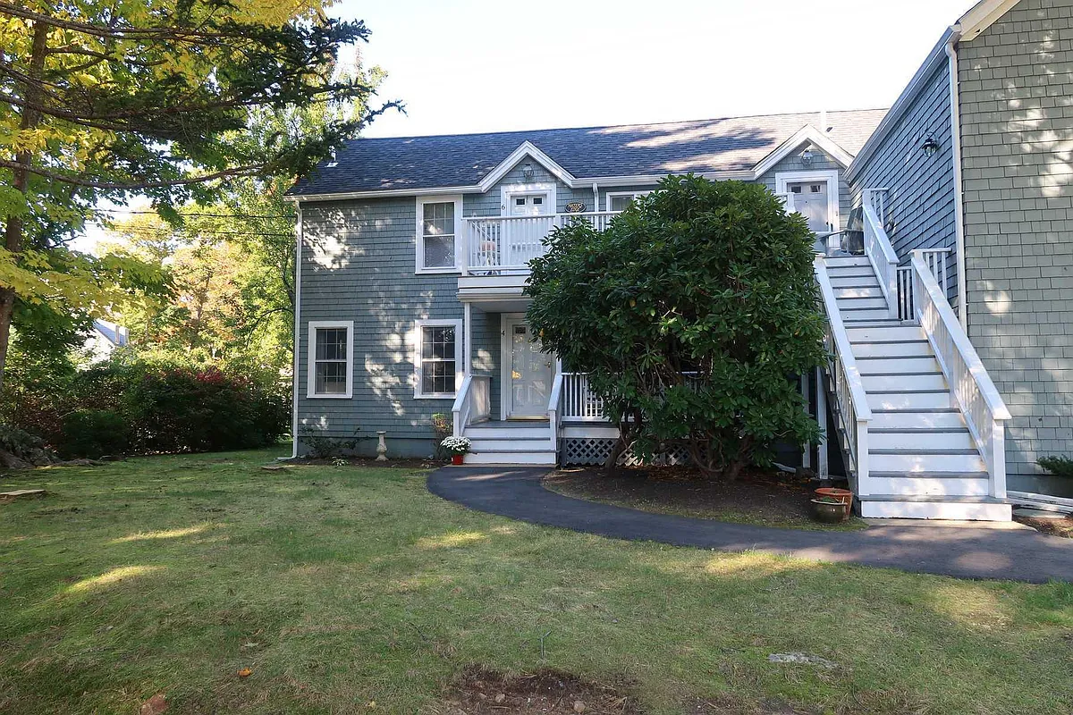 Building Photo - 589 York St #4