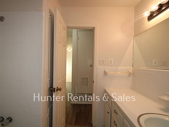 5th image of 404 Cottonwood Dr