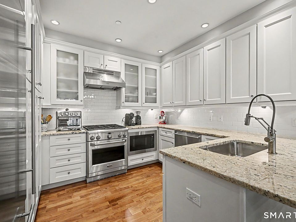 1st image of 77 Havemeyer Lane #410