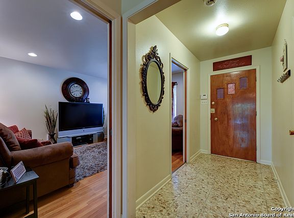 3rd image of 5054 Stoneleigh Dr