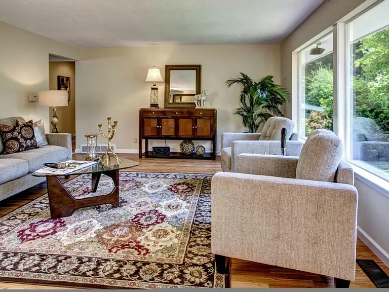 12423 NE 6th Pl — Photo 3
