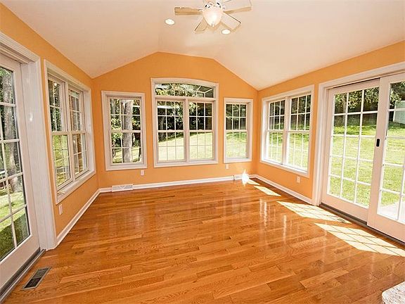 5th image of 2728 Otterbein Dr